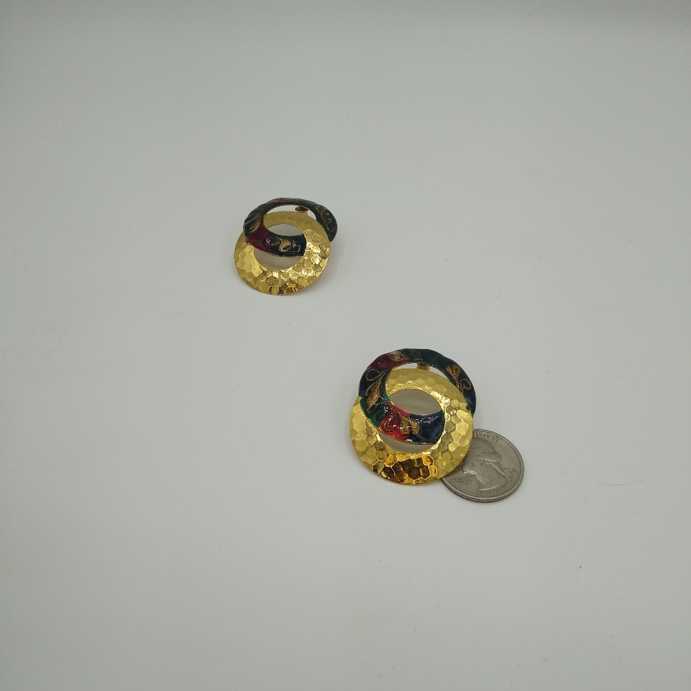 Double Circle Hammered Gold tone and Enamel Post Back Earrings 1980s Vintage - Picture 7 of 8